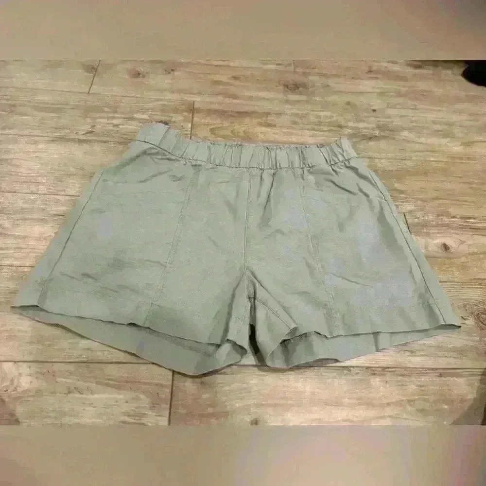 Signature by Levi Strauss Women’s pull on casual elastic waist sage shorts XXL